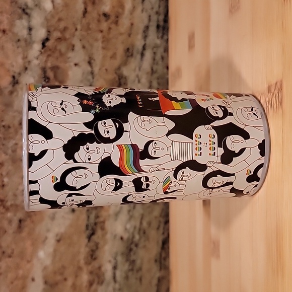 LOVE is LOVE Gay Pride LGBTQ drinking glass - Picture 4 of 4